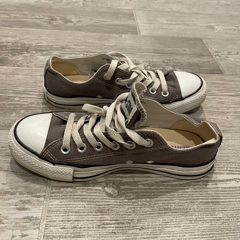 Women’s Classic Grey Converse Chuck Sneakers Shoe